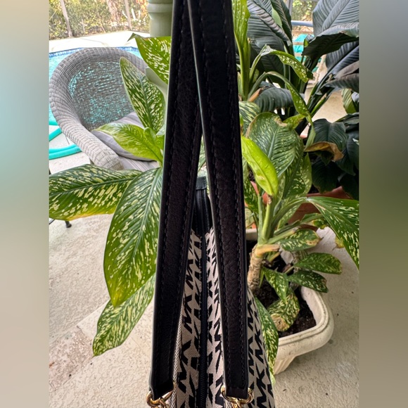 Michael Kors Signature Black and Tan Tote - Picture 3 of 16